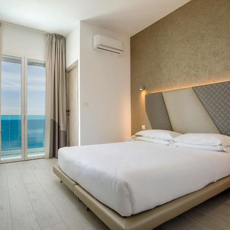 Hotel Tirreno Λατίνα Εξωτερικό φωτογραφία