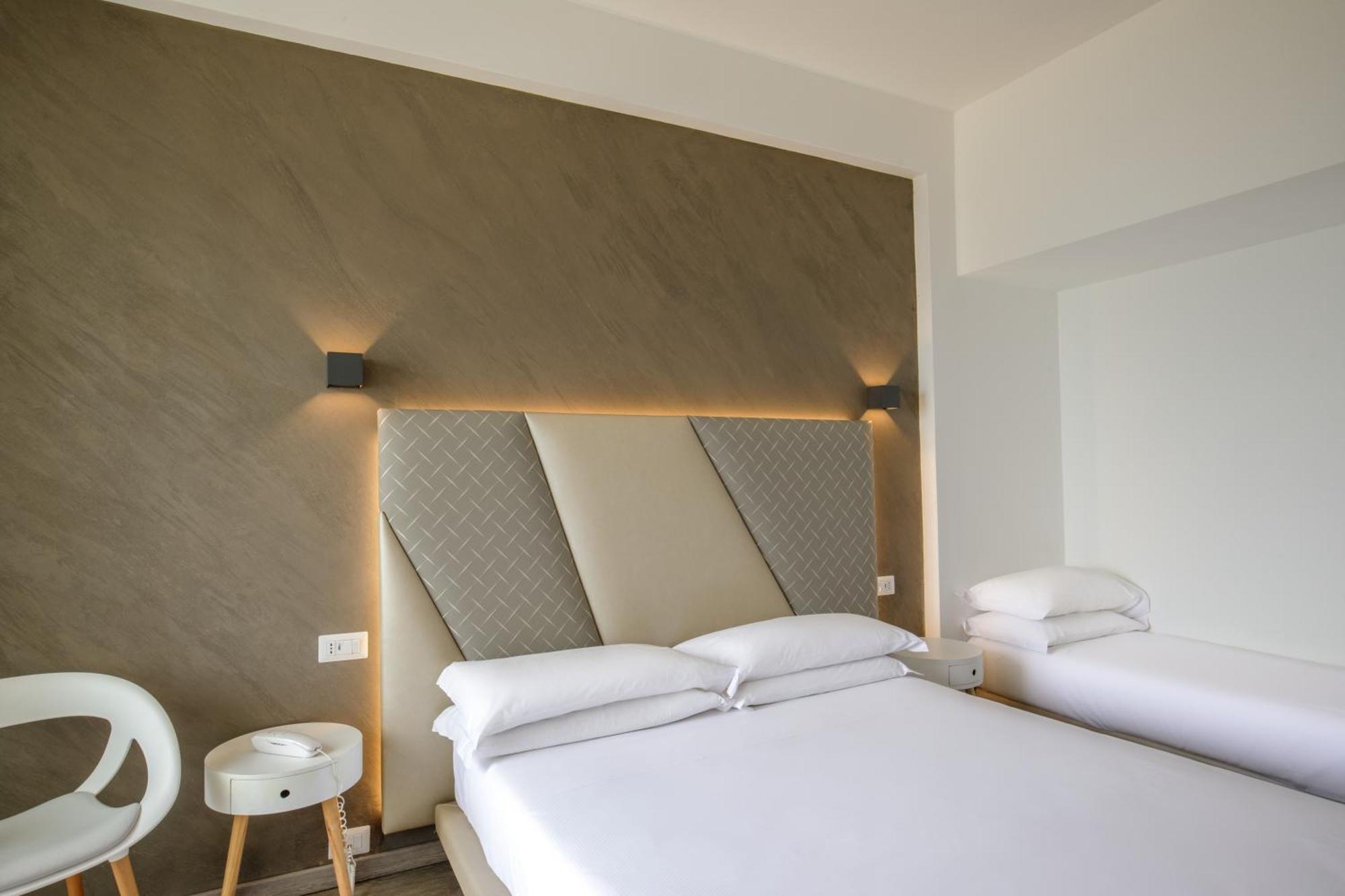 Hotel Tirreno Λατίνα Εξωτερικό φωτογραφία