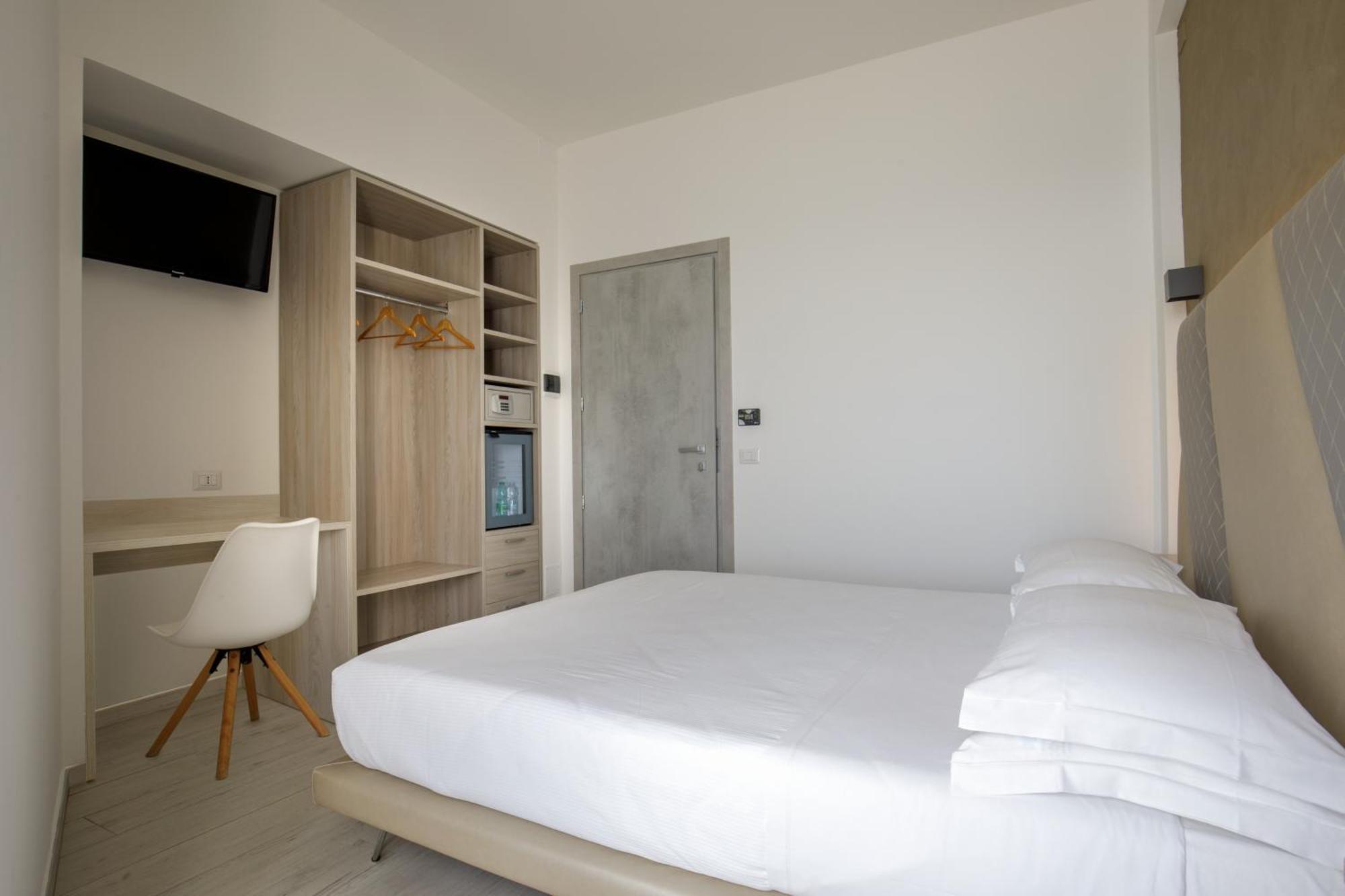 Hotel Tirreno Λατίνα Εξωτερικό φωτογραφία