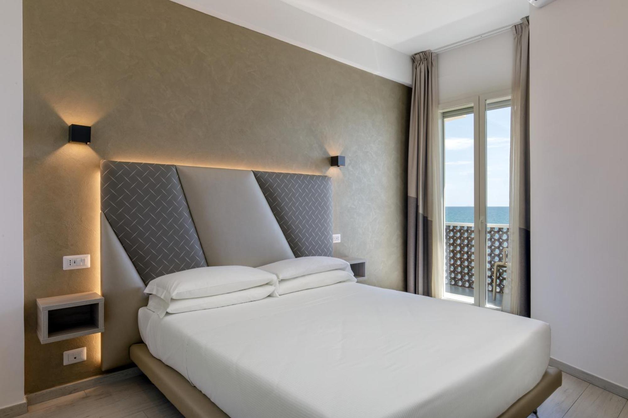 Hotel Tirreno Λατίνα Εξωτερικό φωτογραφία