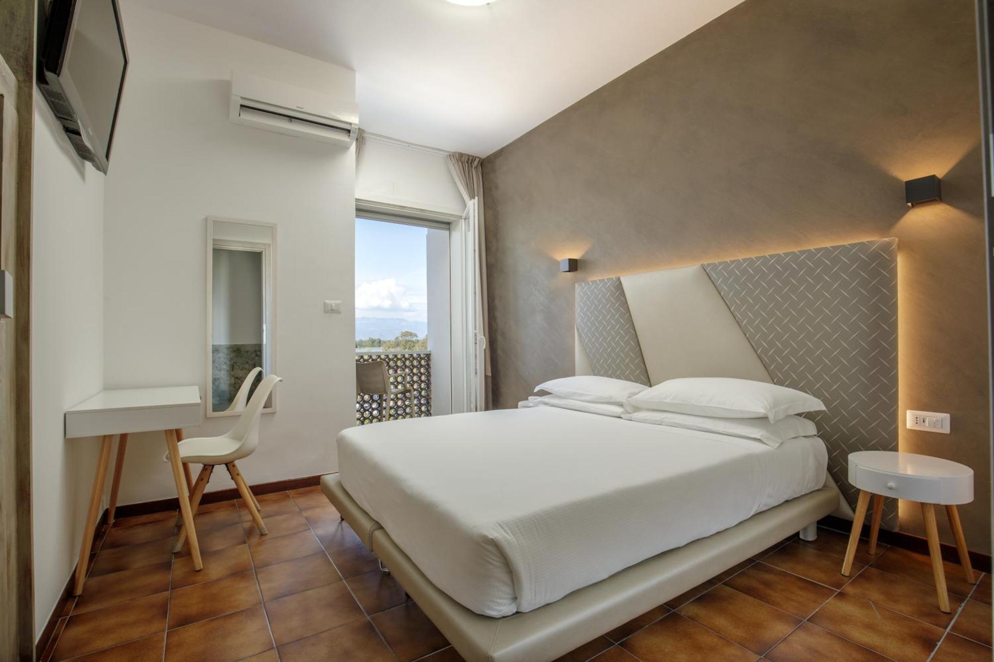 Hotel Tirreno Λατίνα Εξωτερικό φωτογραφία