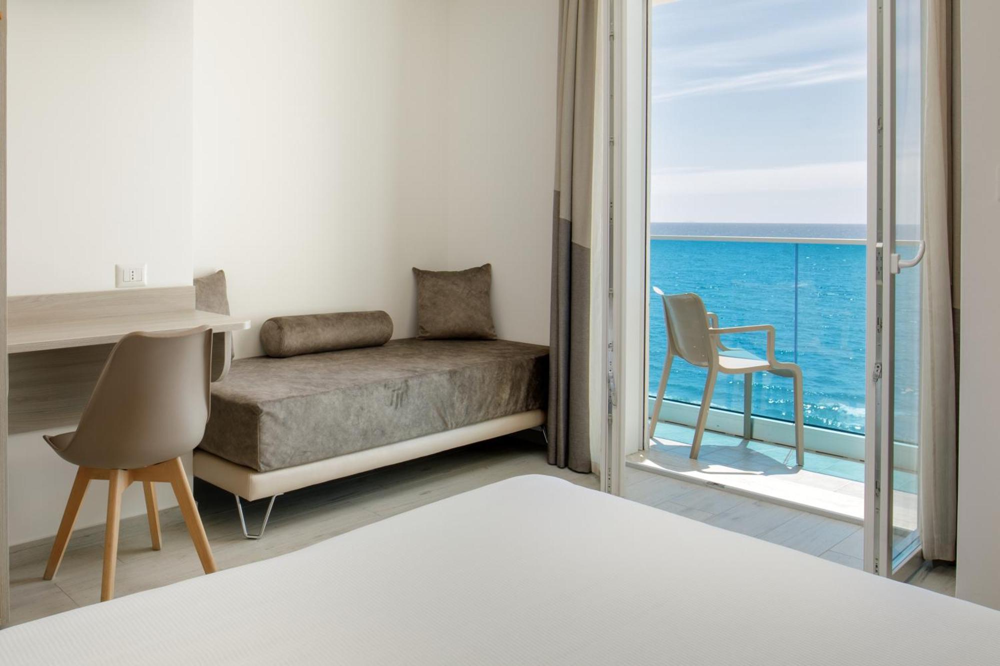 Hotel Tirreno Λατίνα Εξωτερικό φωτογραφία
