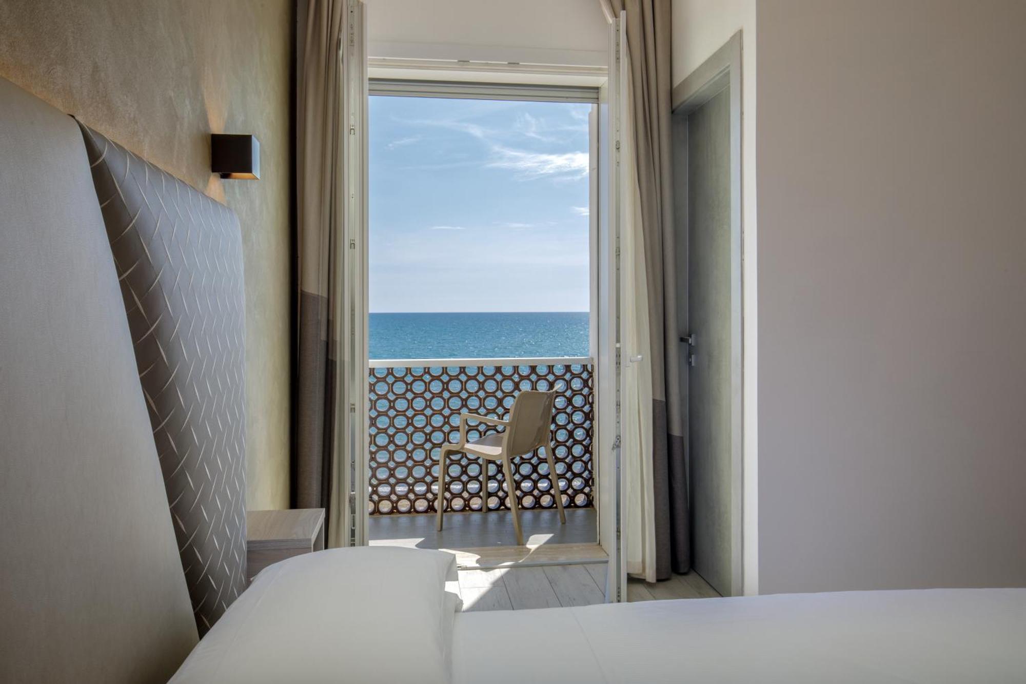 Hotel Tirreno Λατίνα Εξωτερικό φωτογραφία