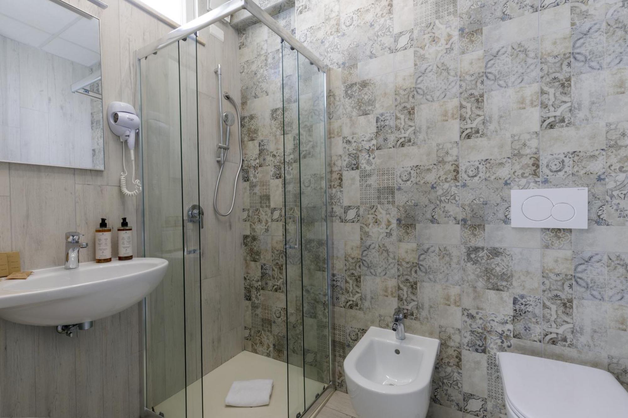 Hotel Tirreno Λατίνα Εξωτερικό φωτογραφία