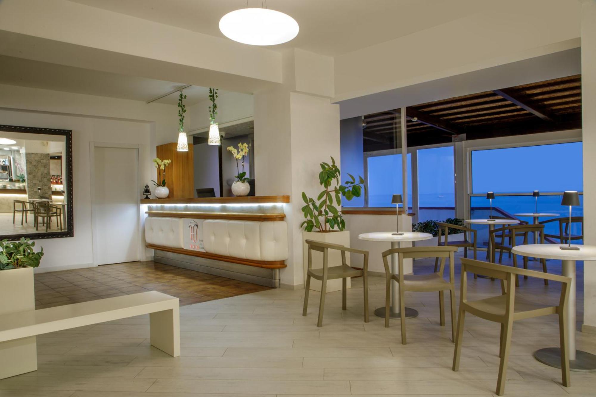 Hotel Tirreno Λατίνα Εξωτερικό φωτογραφία