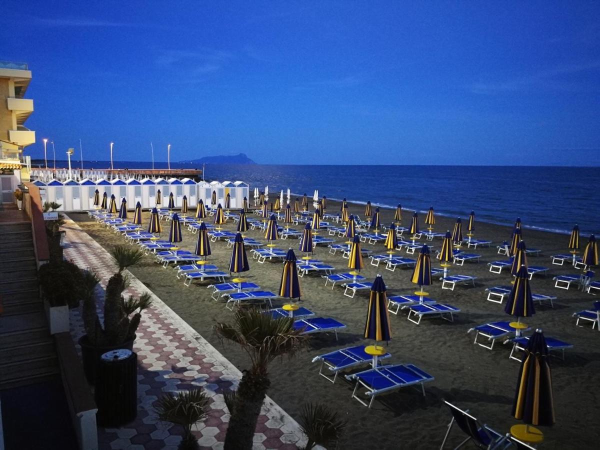 Hotel Tirreno Λατίνα Εξωτερικό φωτογραφία